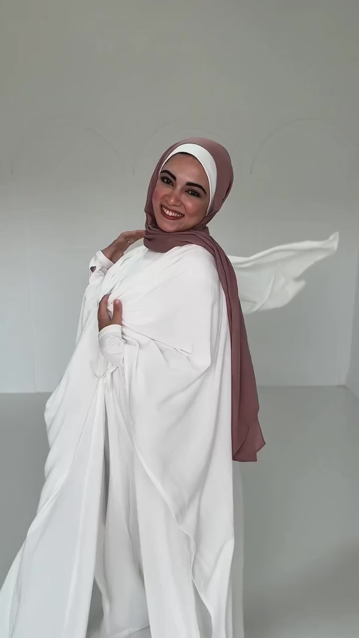 Women wearing stylish modest outfits and hijabs, showcasing modern Islamic fashion.